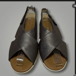 The flex leather sandal